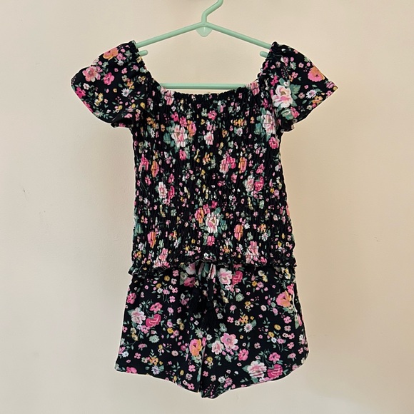 Black Floral Smocked Top + Shorts Set | Girls 3T | 2-Piece Summer Outfit - Picture 5 of 10